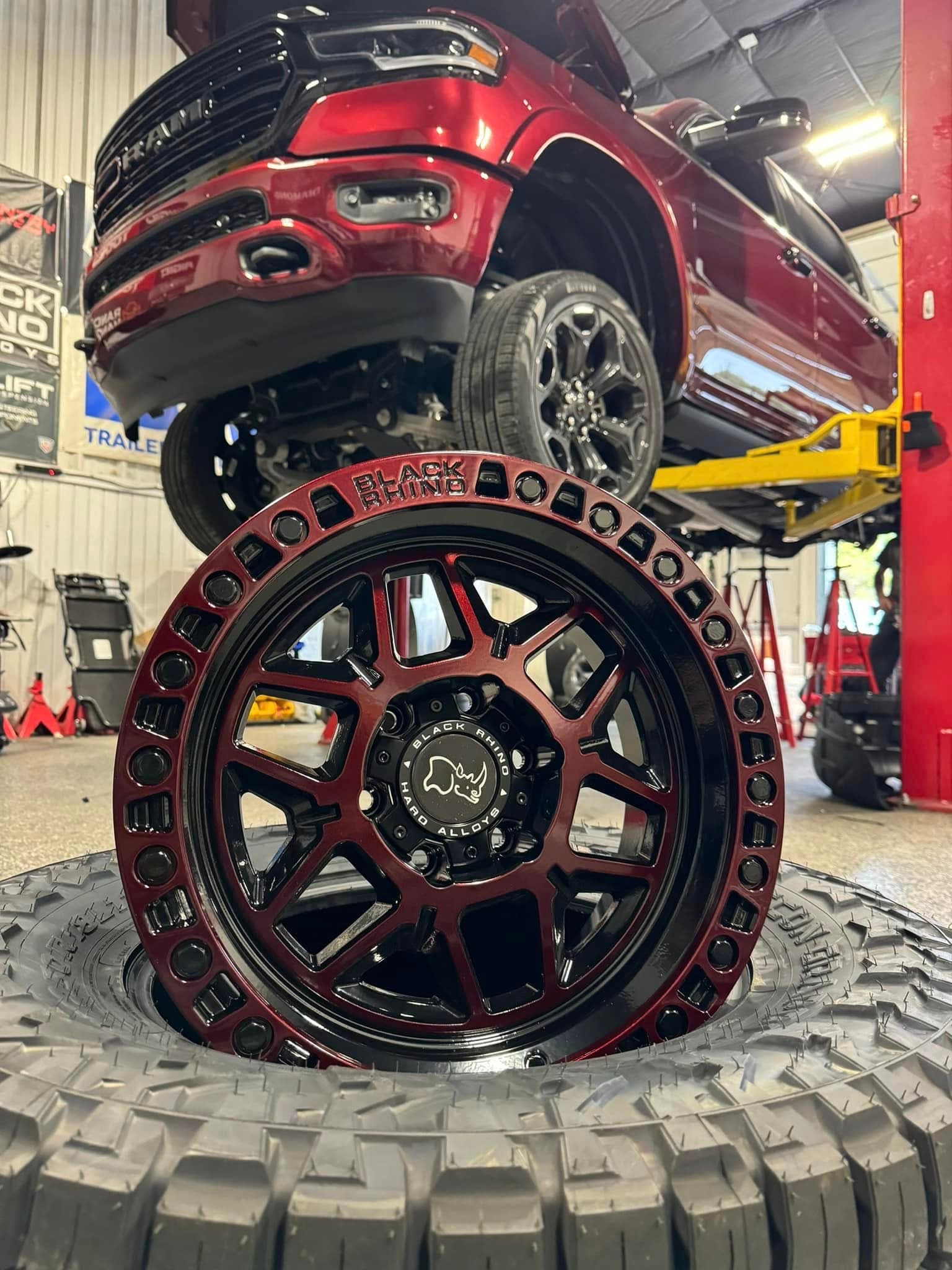 Off-road wheel and mud-terrain tire with a Fox shock